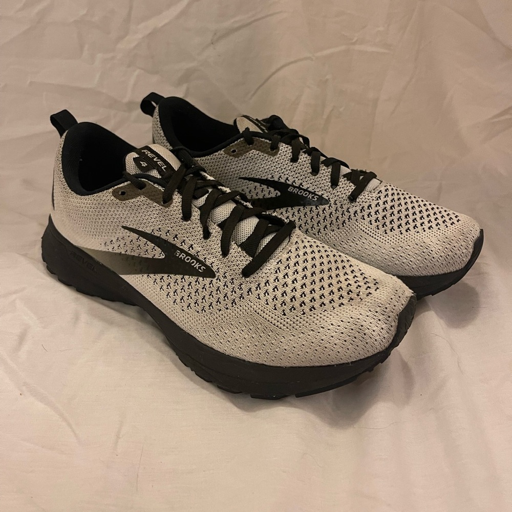 Women’s Brooks Revel 4 White/Black
